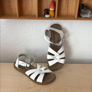 Like-new Saltwater Leather Ankle Sandals in White